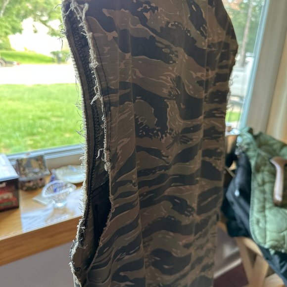 Redneck Camouflage Print Button Up Utility Vest - Picture 4 of 15